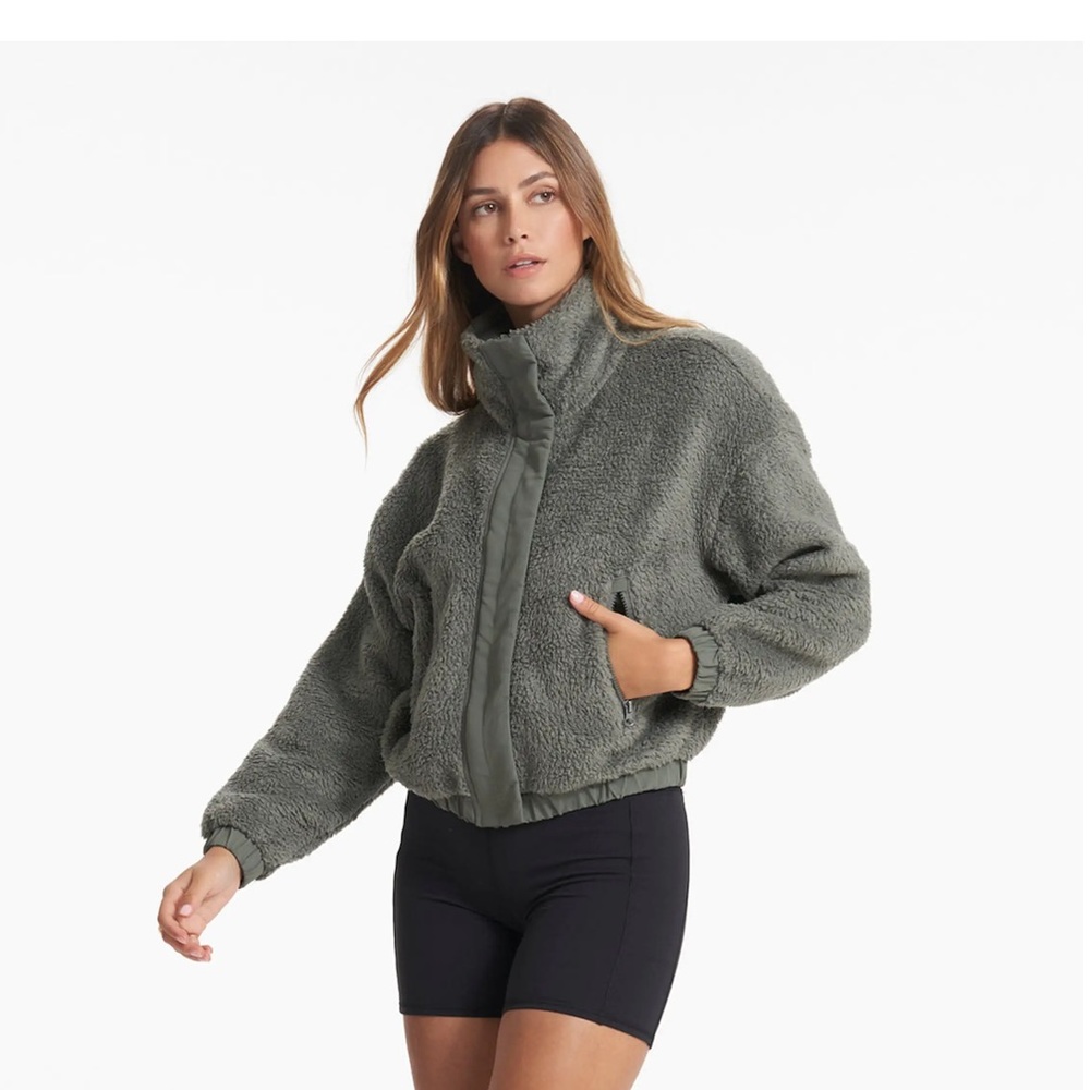 Vuori zip up fleece size S